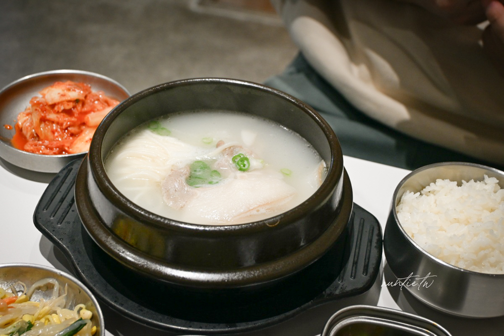 【公館美食】曹氏家司機食堂，道地香濃豬肉湯飯，酥脆海鮮煎餅推薦