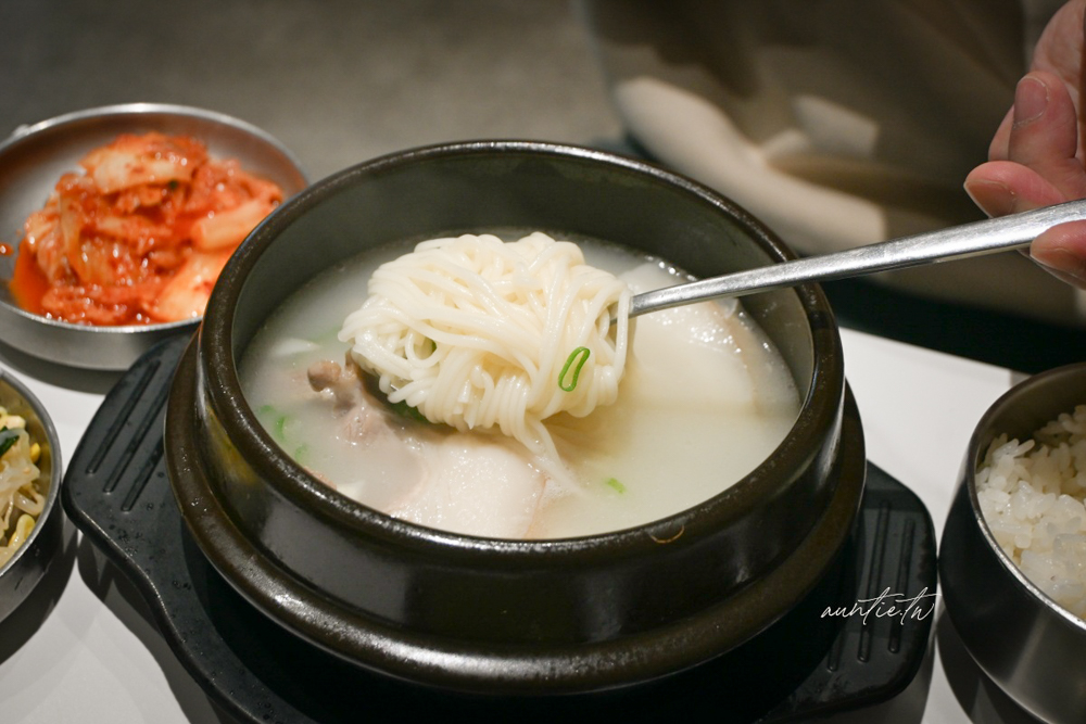 【公館美食】曹氏家司機食堂，道地香濃豬肉湯飯，酥脆海鮮煎餅推薦