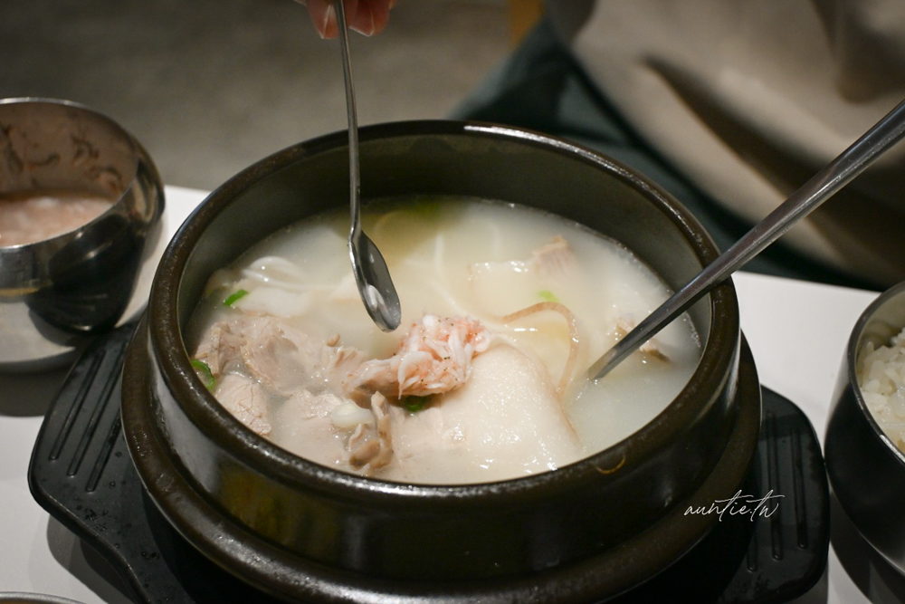 【公館美食】曹氏家司機食堂，道地香濃豬肉湯飯，酥脆海鮮煎餅推薦