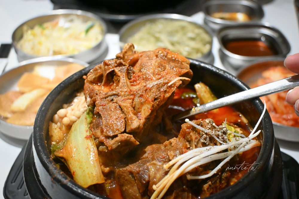 【公館美食】曹氏家司機食堂，道地香濃豬肉湯飯，酥脆海鮮煎餅推薦