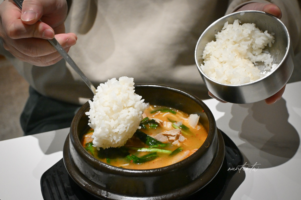 【公館美食】曹氏家司機食堂，道地香濃豬肉湯飯，酥脆海鮮煎餅推薦