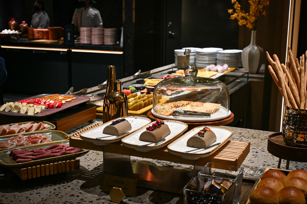 【桃園美食】南崁｜島語桃園台茂店，全新開幕桃園吃到飽，牛排 海鮮 一島檯一餐酒通通喝到飽！