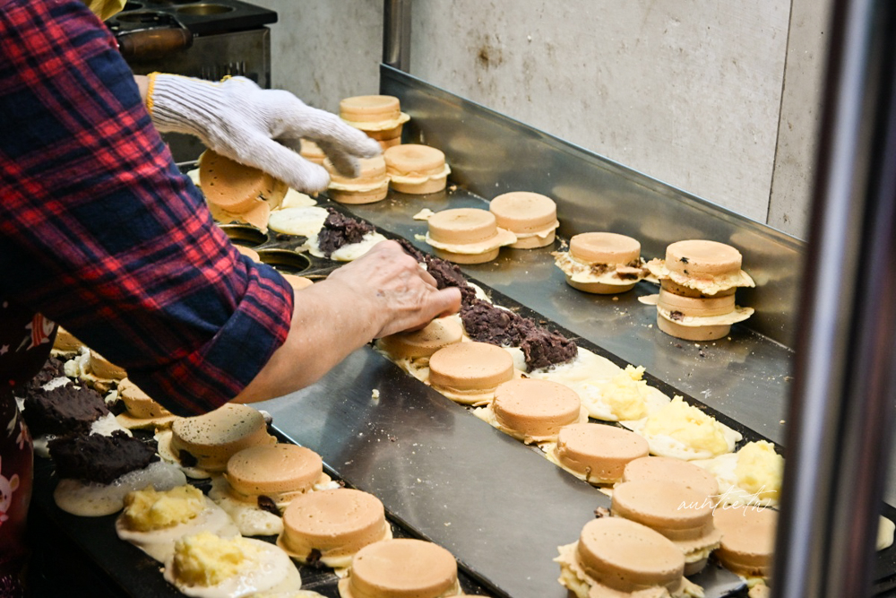 【永和美食】竹林路萬丹紅豆餅,大顆飽滿紅豆餅,夾縫中的紅豆餅小攤 - 第9張圖 【永和美食】竹林路萬丹紅豆餅,大顆飽滿紅豆餅,夾縫中的紅豆餅小攤