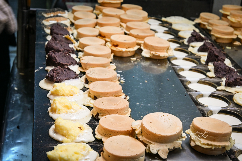 【永和美食】竹林路萬丹紅豆餅，大顆飽滿紅豆餅，夾縫中的紅豆餅小攤