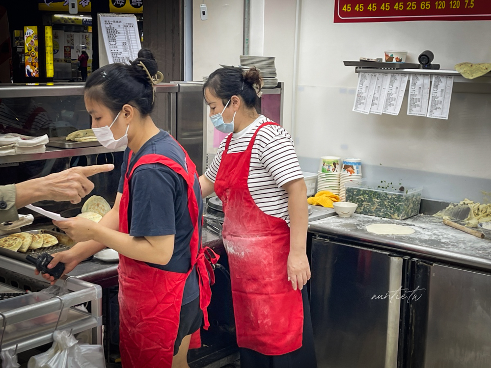 【台北】信義區｜老北一菜盒店，隨便點都好吃的超強乾烙餅店