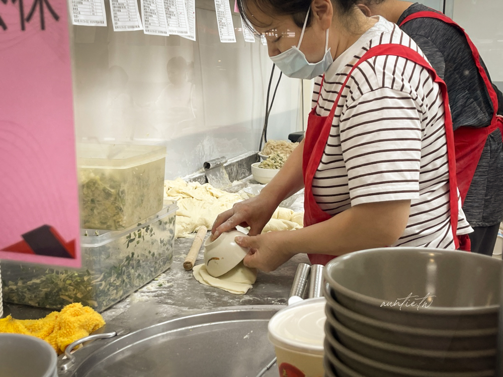 【台北】信義區|老北一菜盒店,隨便點都好吃的超強乾烙餅店 - 第6張圖 【台北】信義區|老北一菜盒店,隨便點都好吃的超強乾烙餅店