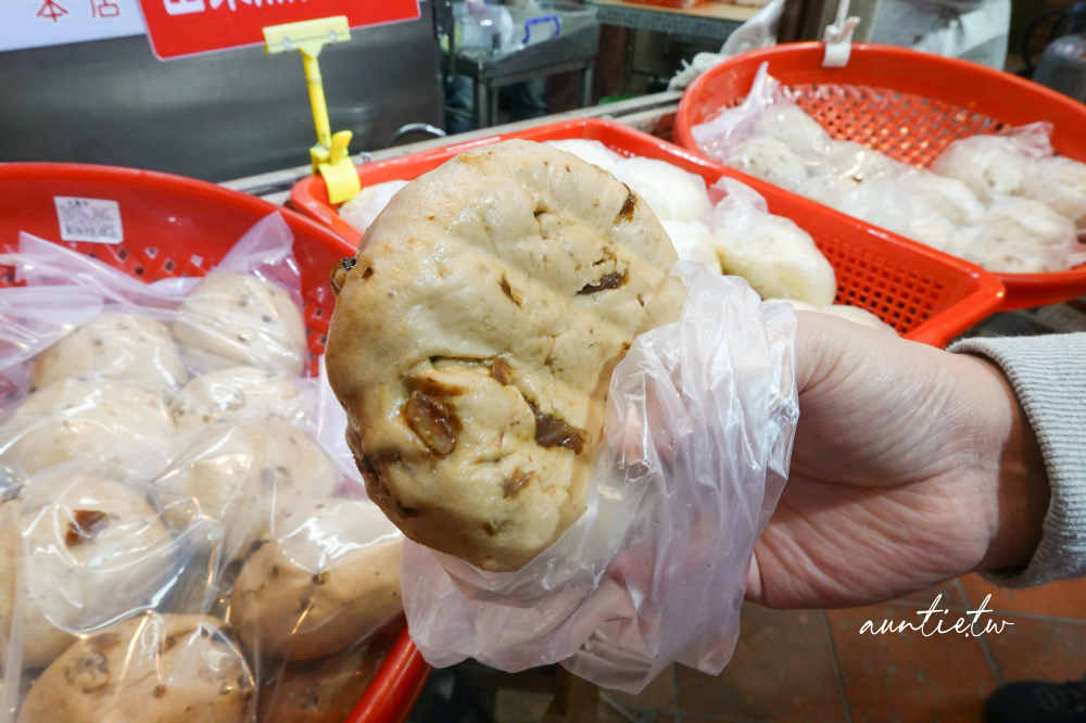 【新北】深坑｜深坑饅頭，老街手工老麵饅頭，大顆扎實，現做出爐值得回購
