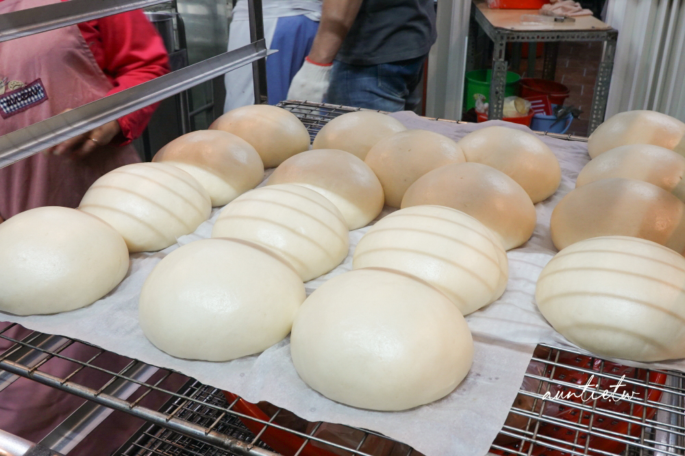 【新北】深坑|深坑饅頭,老街手工老麵饅頭,大顆扎實,現做出爐值得回購 - 第4張圖 【新北】深坑|深坑饅頭,老街手工老麵饅頭,大顆扎實,現做出爐值得回購