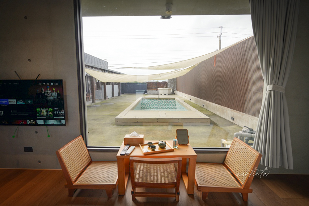 【宜蘭包棟民宿】冬山鄉｜八易閣，冬山河旁優質舒適民宿，烤肉區、電動麻將桌、免費紅酒滷味，