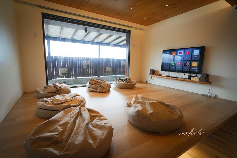 【宜蘭包棟民宿】冬山鄉｜八易閣，冬山河旁優質舒適民宿，烤肉區、電動麻將桌、免費紅酒滷味，