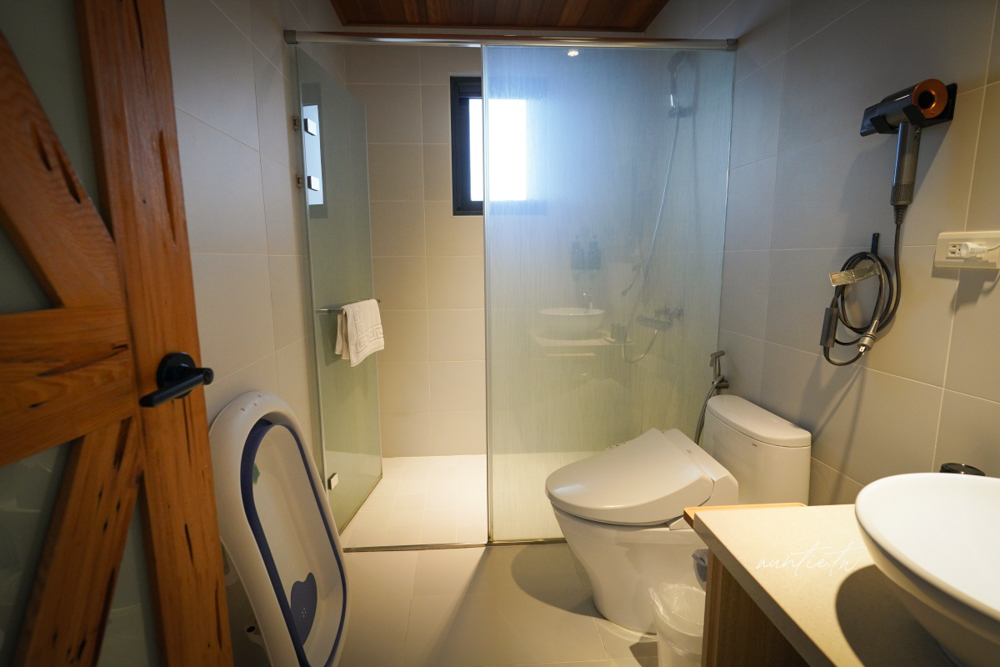 【宜蘭包棟民宿】冬山鄉｜八易閣，冬山河旁優質舒適民宿，烤肉區、電動麻將桌、免費紅酒滷味，