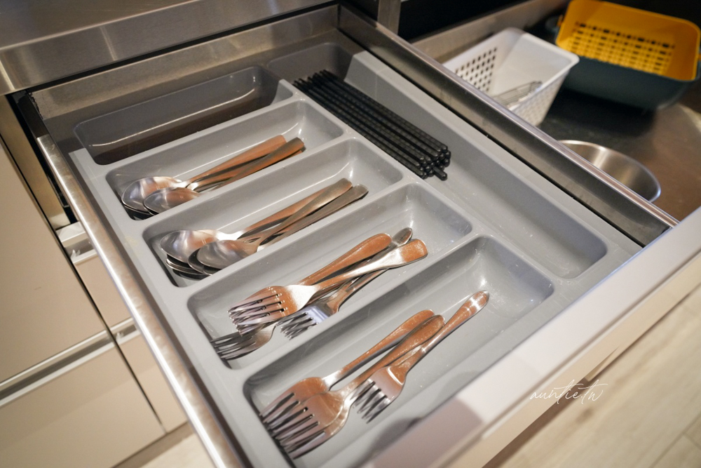 【宜蘭包棟民宿】冬山鄉｜八易閣，冬山河旁優質舒適民宿，烤肉區、電動麻將桌、免費紅酒滷味，