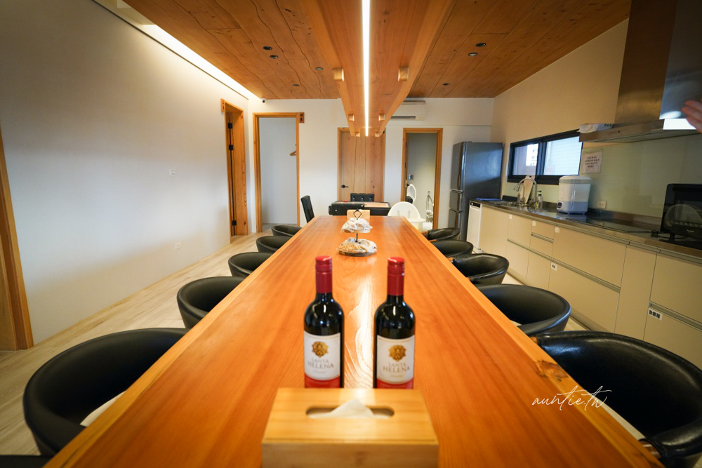 【宜蘭包棟民宿】冬山鄉｜八易閣，冬山河旁優質舒適民宿，烤肉區、電動麻將桌、免費紅酒滷味，