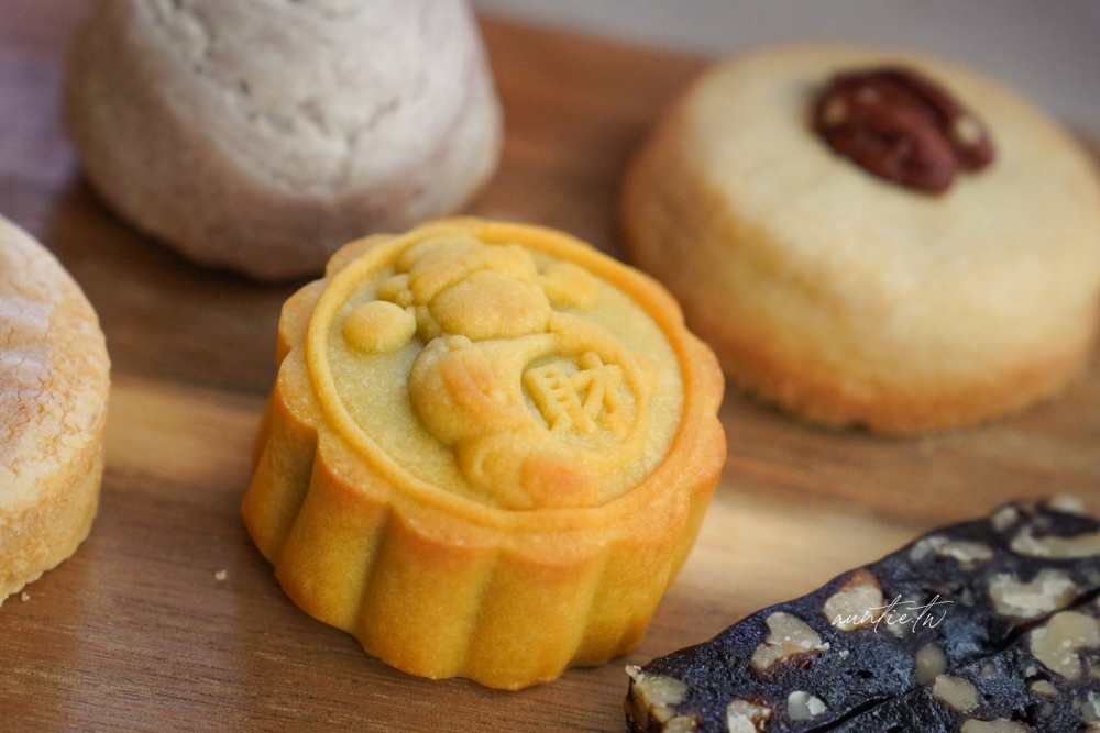 【2026 春節禮盒推薦】自然薇甜春節禮盒，金色小馬吊飾開運元寶，喜氣洋洋春節禮盒推薦