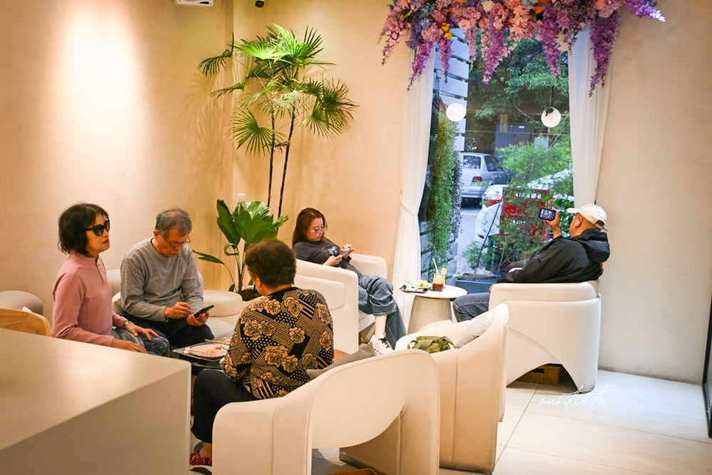 【花蓮】壽豐｜常紅蛋糕 Redever cake，極度濃郁榴槤千層，壽豐車站美食