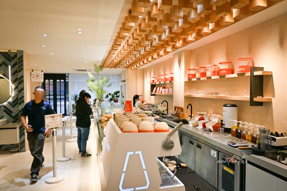 【花蓮】壽豐｜常紅蛋糕 Redever cake，極度濃郁榴槤千層，壽豐車站美食