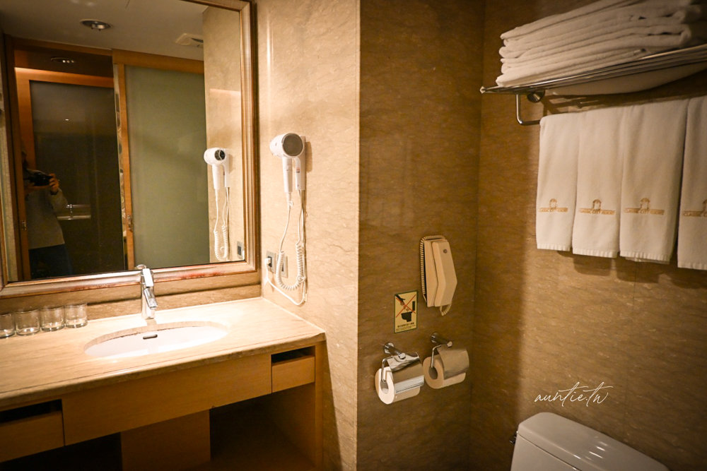 【花蓮住宿】經典假日飯店，花蓮火車站住宿推薦，車站五分鐘，舒適乾淨，花蓮住宿推薦