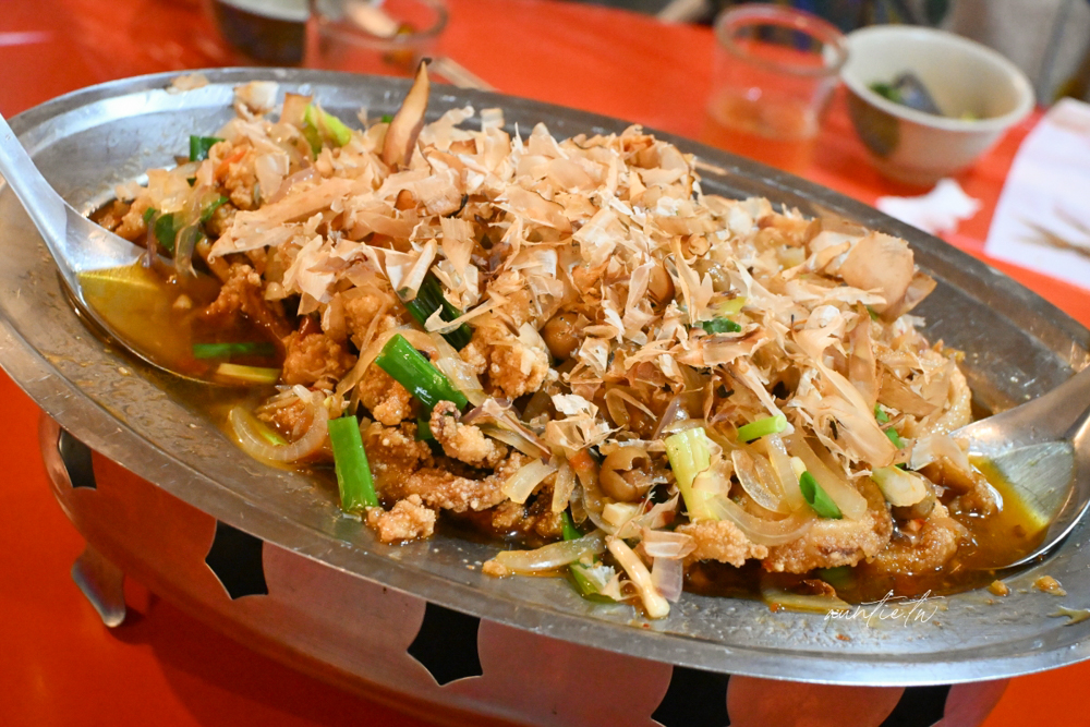 【宜蘭】冬山｜冬山阿源快炒桶仔雞，隱藏大廚道道都超強的隱密熱炒店！