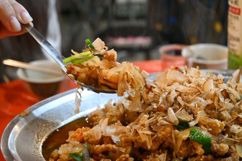 【宜蘭】冬山｜冬山阿源快炒桶仔雞，隱藏大廚道道都超強的隱密熱炒店！