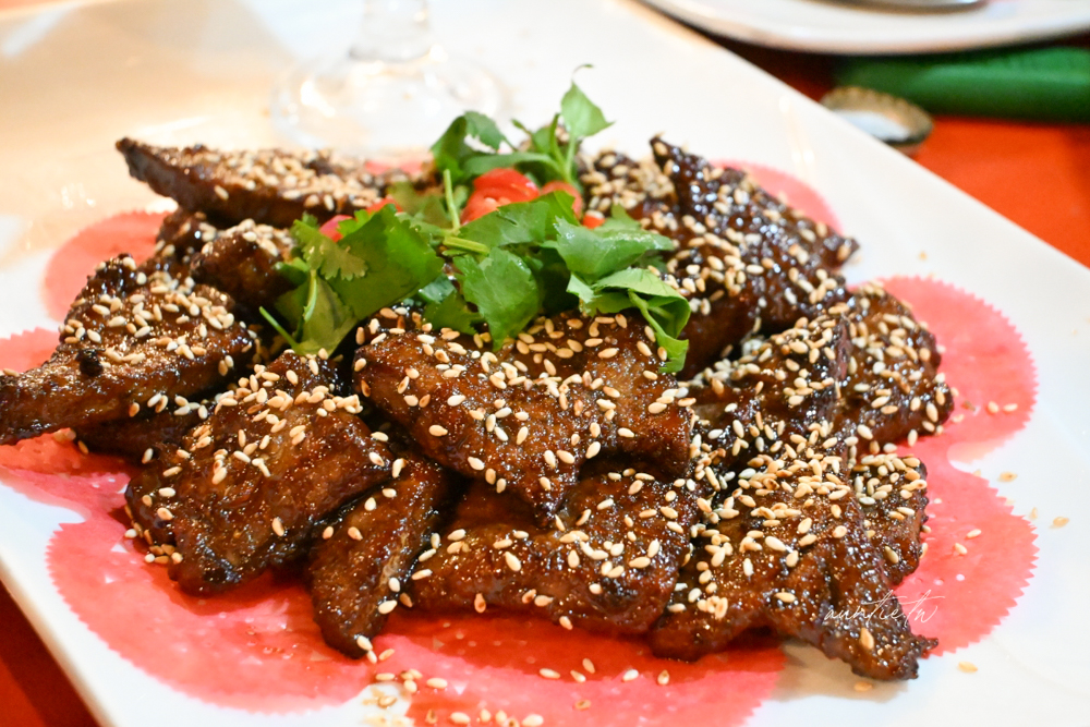 【宜蘭】冬山｜冬山阿源快炒桶仔雞，隱藏大廚道道都超強的隱密熱炒店！