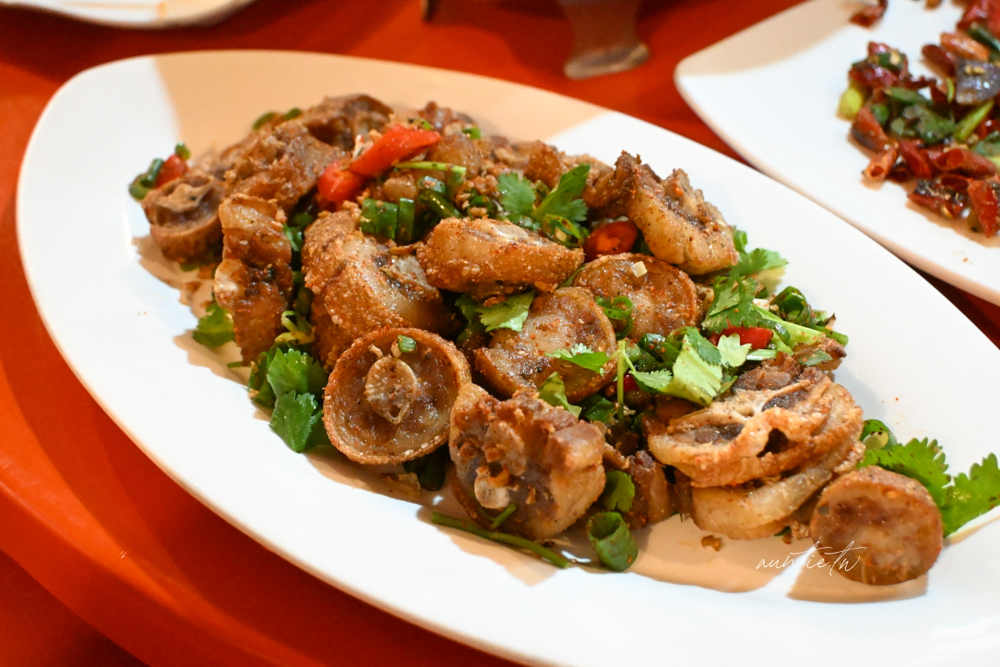 【宜蘭】冬山｜冬山阿源快炒桶仔雞，隱藏大廚道道都超強的隱密熱炒店！