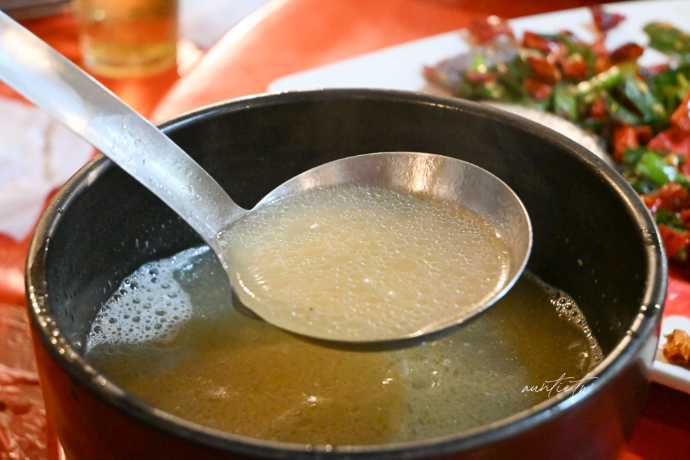 【宜蘭】冬山｜冬山阿源快炒桶仔雞，隱藏大廚道道都超強的隱密熱炒店！