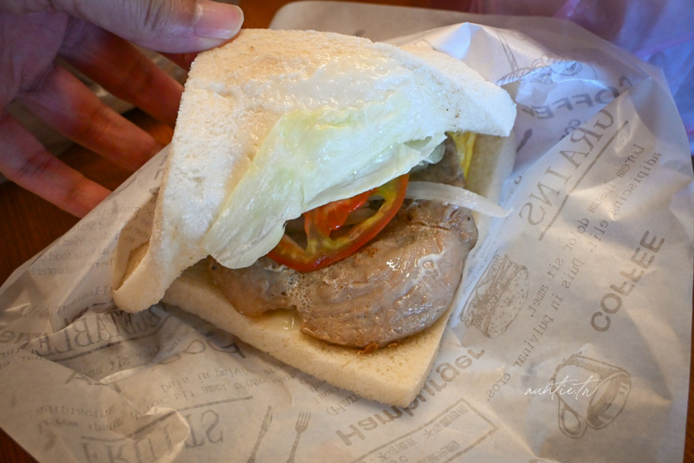 【宜蘭包棟民宿】冬山鄉｜八易閣，冬山河旁優質舒適民宿，烤肉區、電動麻將桌、免費紅酒滷味，