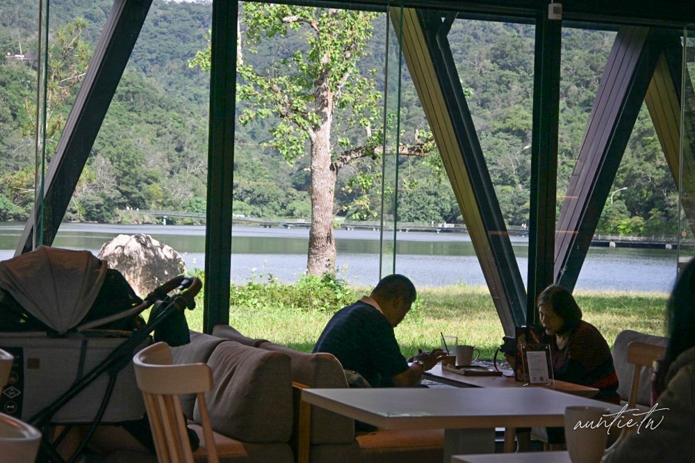 【宜蘭】礁溪｜Herbelle Tea 湖畔茶屋，龍潭湖旁悠閒茶屋