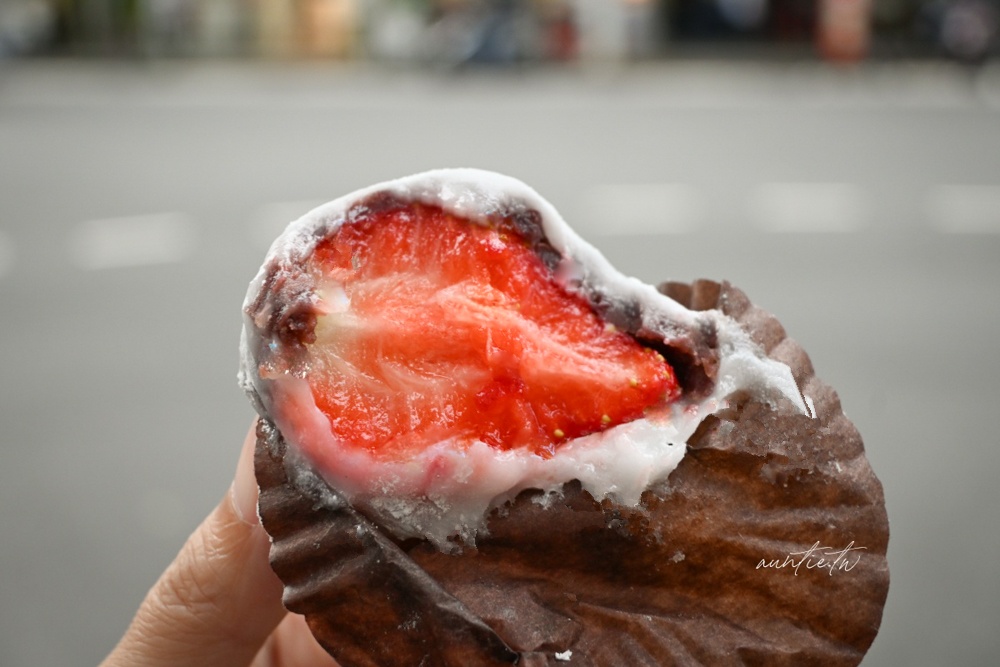 【新北】頂溪站｜草莓大福 頂溪站，薄透外皮巨人草莓大福