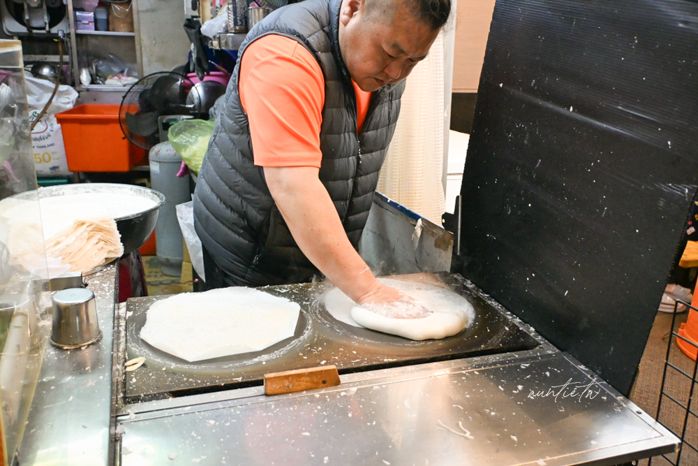 【宜蘭】羅東夜市｜宜蘭鄭記潤餅，現做潤餅皮，清爽脆口潤餅推薦