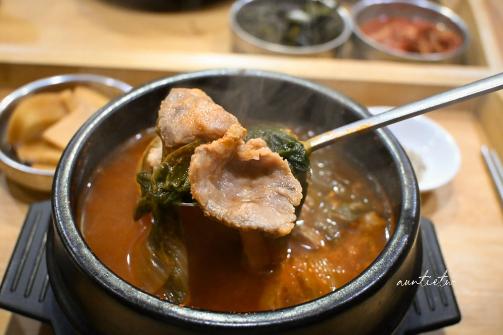 【台北】六張犁站｜李家餐廳，開店就客滿，韓國人開的豬肉湯飯