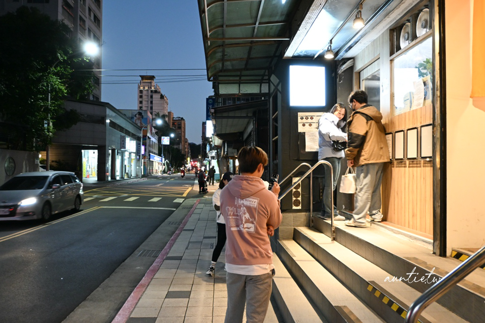 【台北】六張犁站｜李家餐廳，開店就客滿，韓國人開的豬肉湯飯