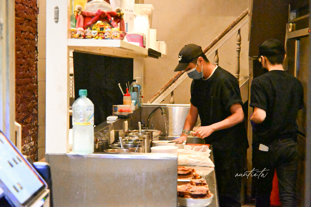 【新北】頂溪站｜宋朝，市場巷弄中的56年老店，麻辣滷肉飯、紅油燃麵推薦