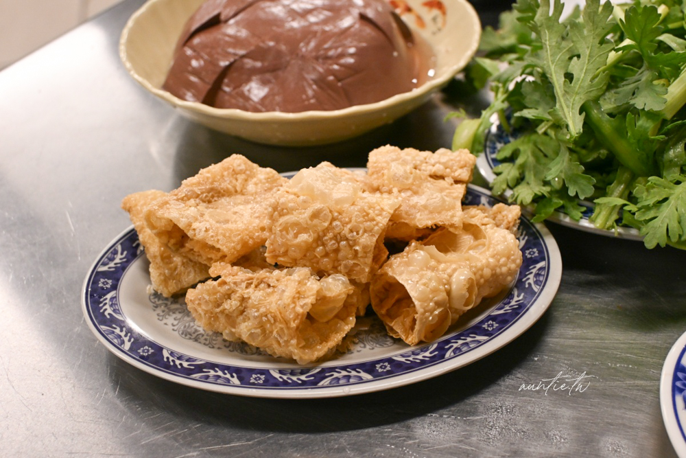 【宜蘭】皇帝食補，薑母鴨、香菇雞，配料通通40元，在地平價美味！