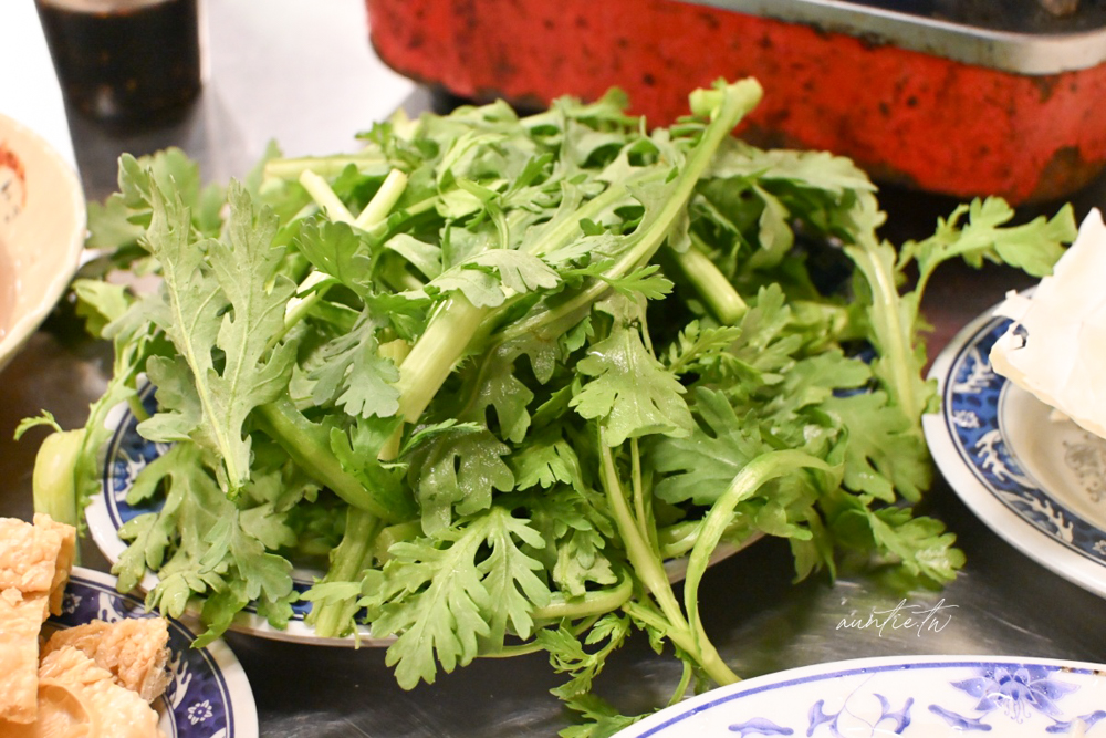 【宜蘭】皇帝食補，薑母鴨、香菇雞，配料通通40元，在地平價美味！