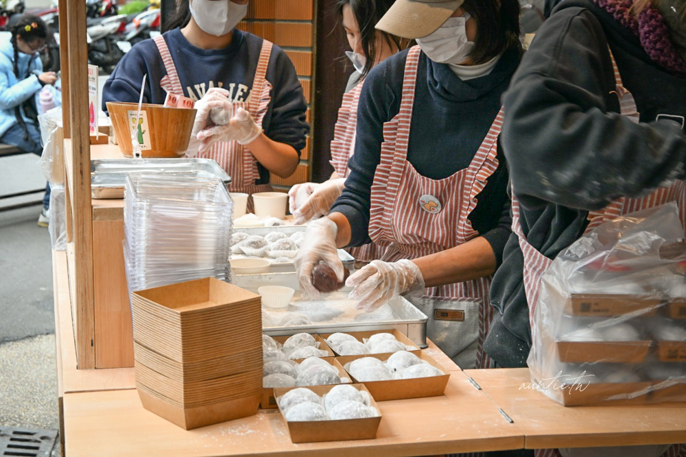 【台北】迪化街｜路力草莓大福，平日排隊 1 個半小時，迪化街人氣草莓大福