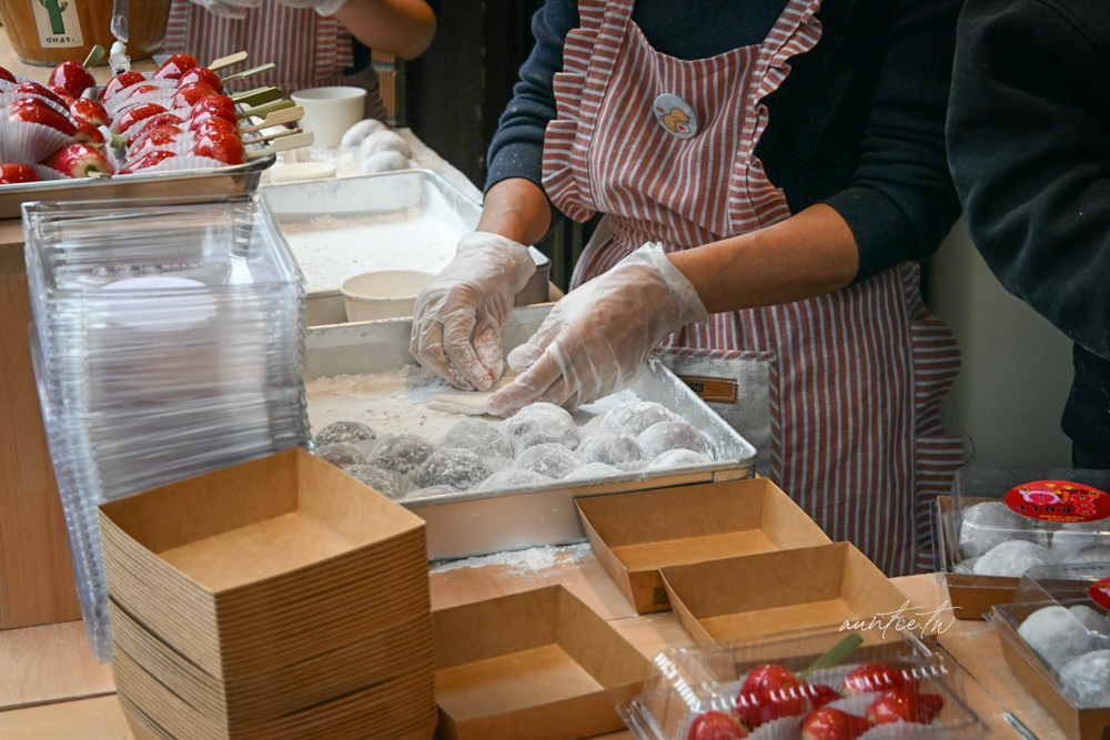 【台北】迪化街|路力草莓大福,平日排隊 1 個半小時,迪化街人氣草莓大福 - 第9張圖 【台北】迪化街|路力草莓大福,平日排隊 1 個半小時,迪化街人氣草莓大福