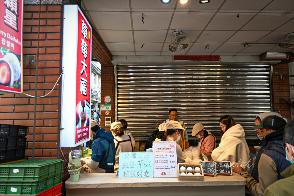 【台北】迪化街｜幸福草莓大福，客製化草莓大福，柔軟大福外皮，不甜不膩紅豆餡，迪化街草莓大福推薦