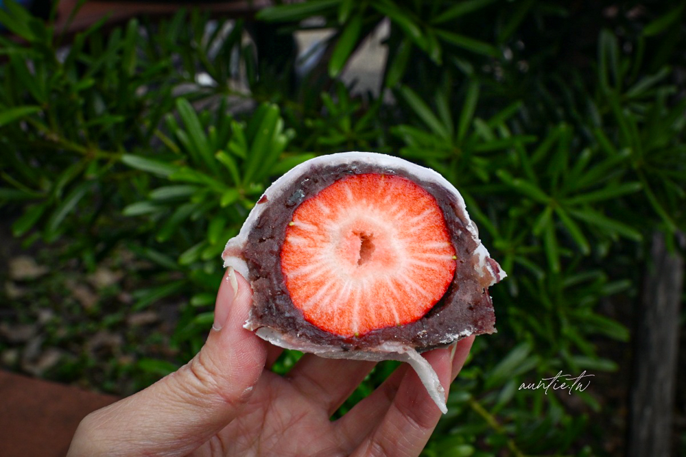 【台北】迪化街｜幸福草莓大福，客製化草莓大福，柔軟大福外皮，不甜不膩紅豆餡，迪化街草莓大福推薦