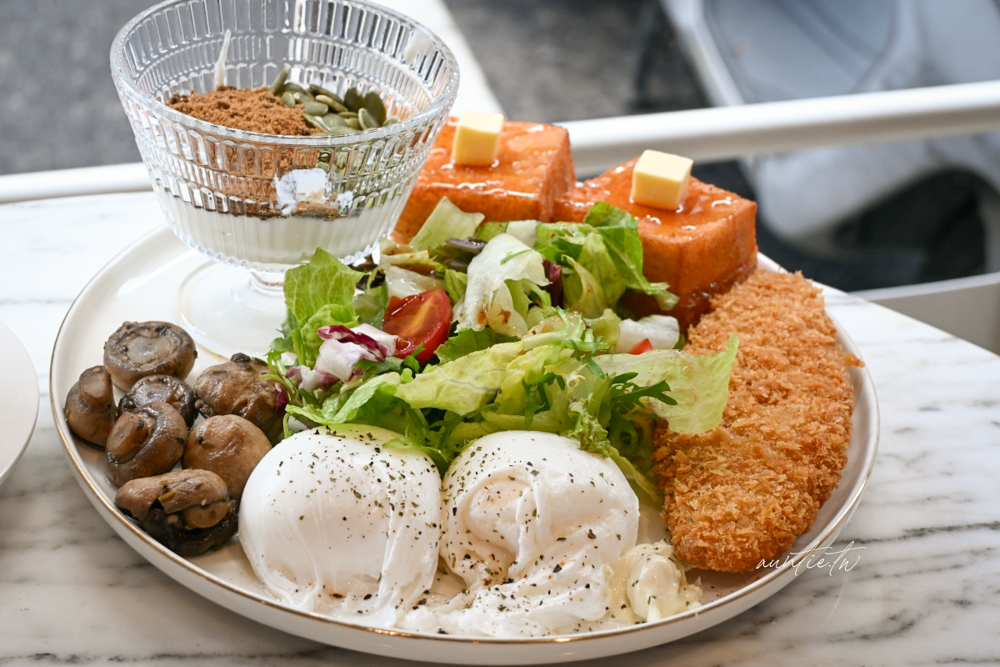 【台北】市政府站｜journée café，優雅夢幻白色系港式早午餐