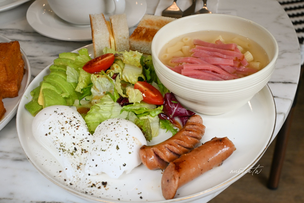 【台北】市政府站｜journée café，優雅夢幻白色系港式早午餐