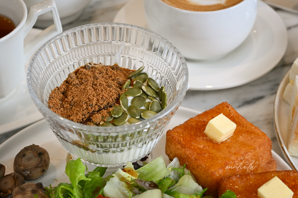 【台北】市政府站｜journée café，優雅夢幻白色系港式早午餐