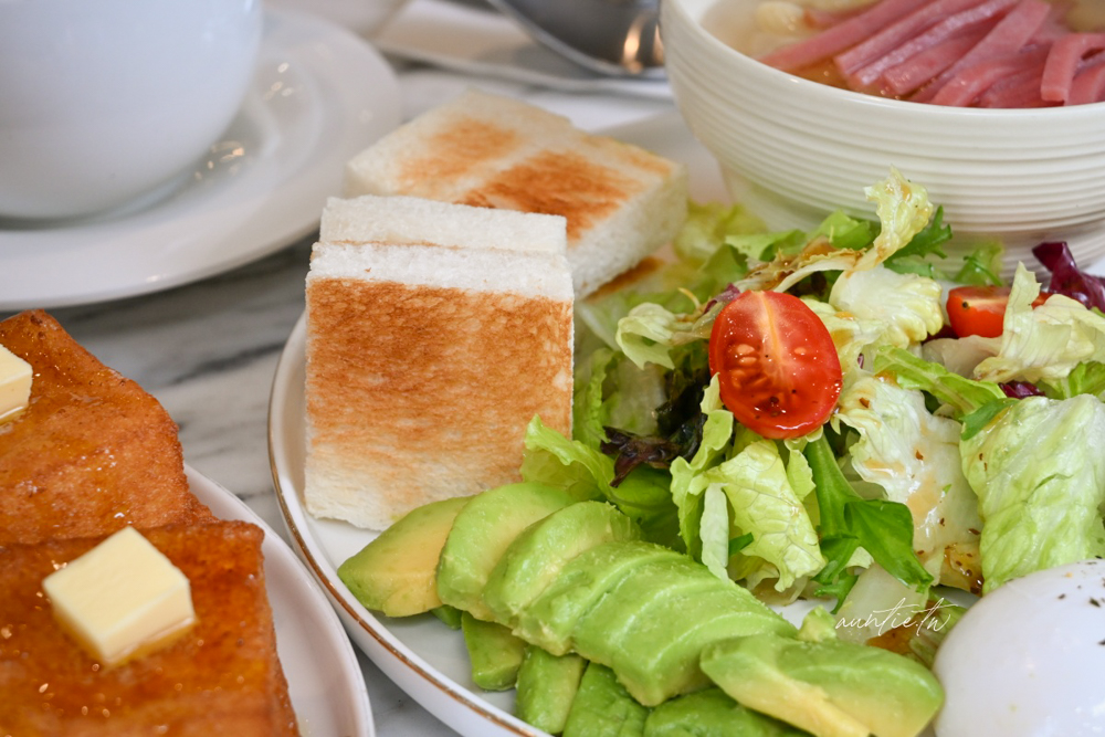 【台北】市政府站｜journée café，優雅夢幻白色系港式早午餐