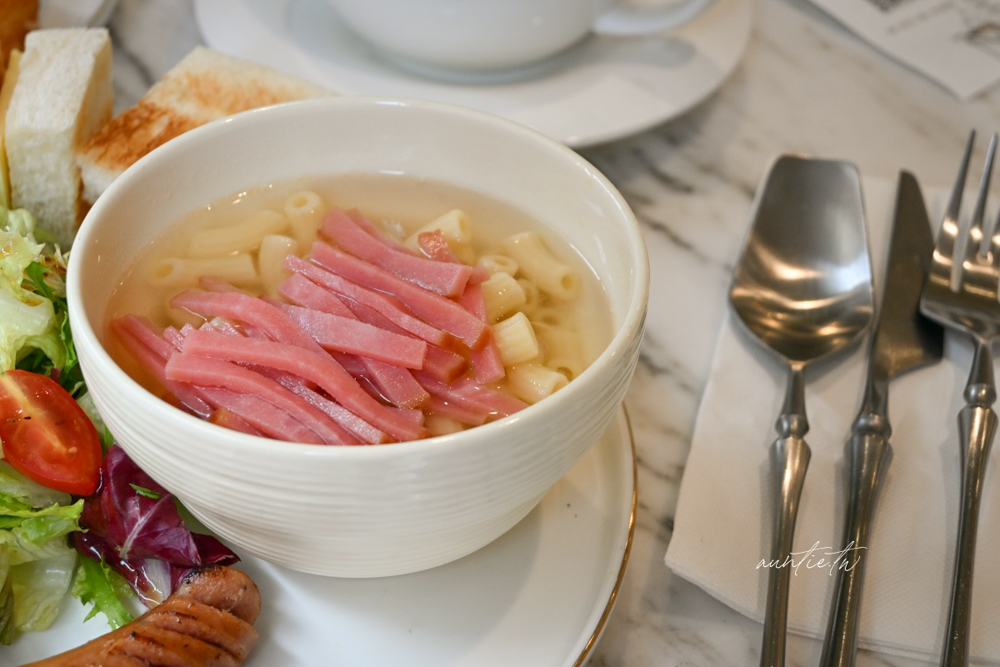 【台北】市政府站｜journée café，優雅夢幻白色系港式早午餐