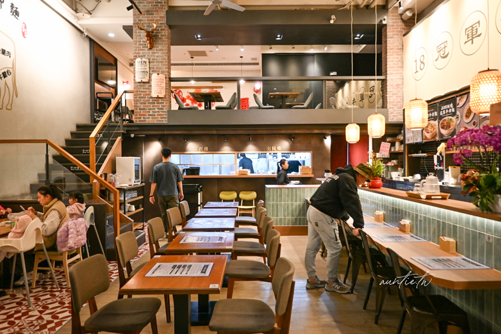 【台北】西湖站｜18冠軍牛肉麵內湖新開店，清爽牛肉湯頭，濃郁百菇雞湯麵
