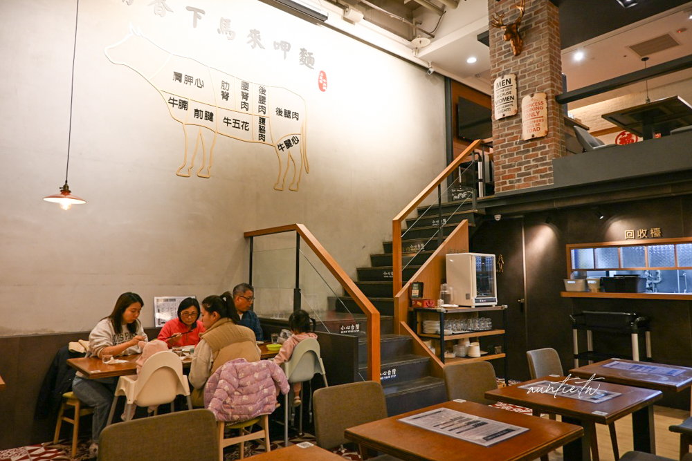 【台北】西湖站｜18冠軍牛肉麵內湖新開店，清爽牛肉湯頭，濃郁百菇雞湯麵