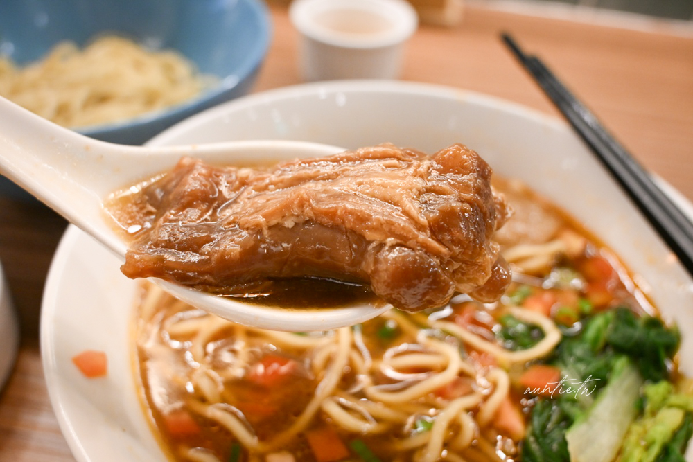 【台北】西湖站｜18冠軍牛肉麵內湖新開店，清爽牛肉湯頭，濃郁百菇雞湯麵