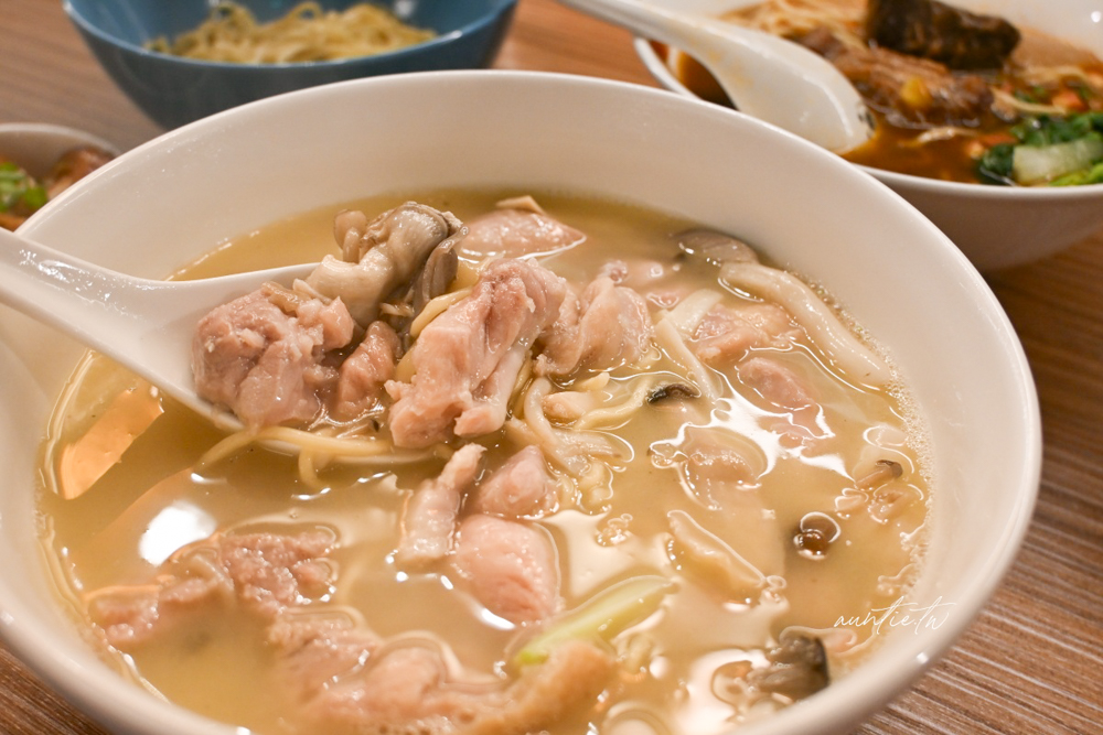 【台北】西湖站｜18冠軍牛肉麵內湖新開店，清爽牛肉湯頭，濃郁百菇雞湯麵