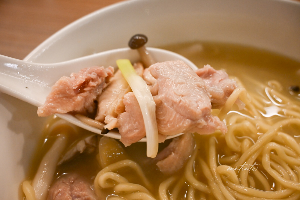 【台北】西湖站｜18冠軍牛肉麵內湖新開店，清爽牛肉湯頭，濃郁百菇雞湯麵
