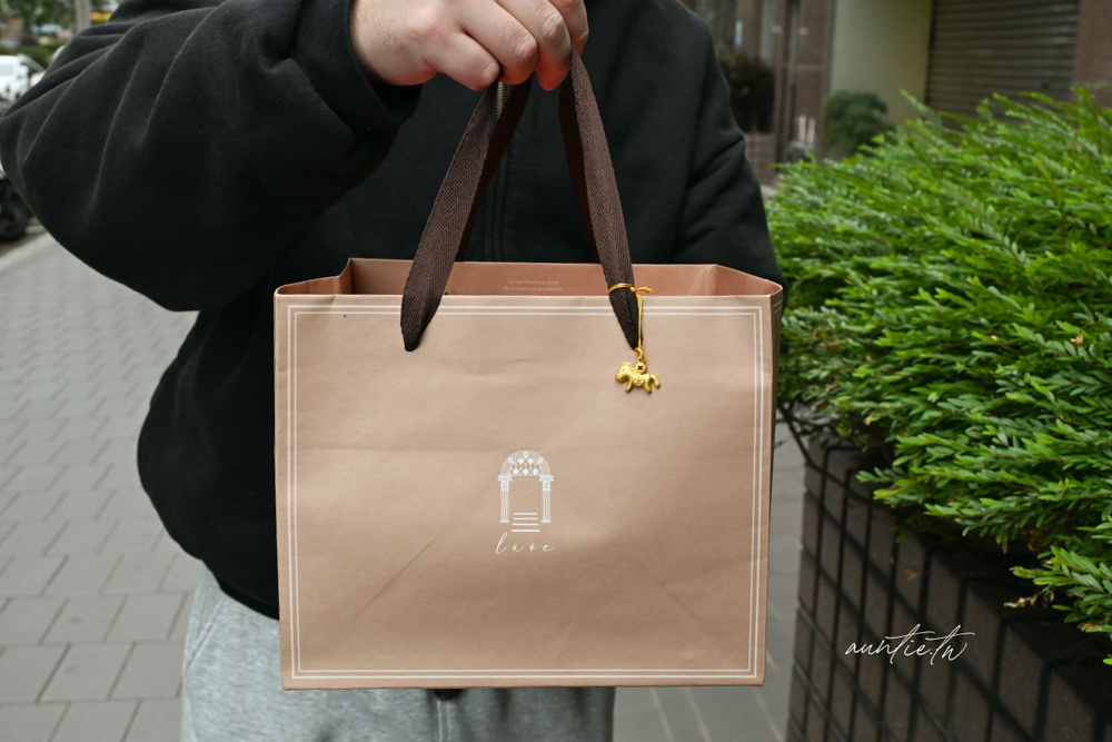 【2026 春節禮盒推薦】自然薇甜春節禮盒，金色小馬吊飾開運元寶，喜氣洋洋春節禮盒推薦